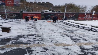 Büyükşehir ekiplerinden kaldırım ve parklarda yoğun mesai