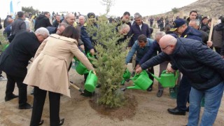 Çanakkalede Milli Ağaçlandırma Günü çerçevesinde 34 bin 500 bin fidan toprakla buluştu