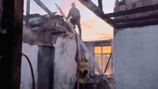 Çanda köy konağından çıkan yangın korkuttu