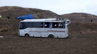 Çankırıda midibüs şarampole devrildi: 29 yaralı