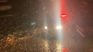 Çankırıda şehir merkezine mevsimin ilk karı düştü
