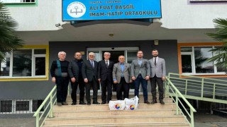 Çarşamba Ticaret Borsasından öğrencilere kışlık bot yardımı