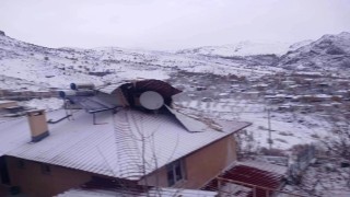 Çemişgezekte şiddetli fırtına evlerin çatılarını uçurdu