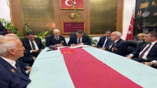 CHP Genel Başkanı Özel: (Meclis kavgası) Abdullah Güler ve meclis başkanı gözleriyle görmedilerse trollenmişler