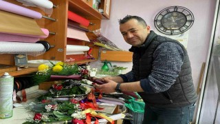 Çiçekçilerde Öğretmenler Günü mesaisi yoğun geçiyor