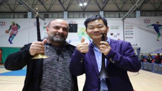 Çinli Tao zurnacıyla düet yaptı, folklor ekibiyle halay çekti