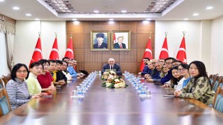 Çinli turizm heyeti Diyarbakır Valisiyle bir araya geldi