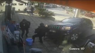 Cip mağazaya daldı, ortalık savaş alanına döndü: 4 yaralı