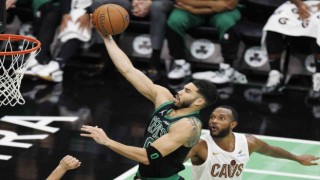 Cleveland Cavaliersın 15 maçlık galibiyet serisi Bostonda sona erdi