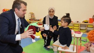 ÇÜ Rektörü Prof. Dr. Beriş, Depremzede Çocuklarla Buluştu