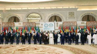Cumhurbaşkanı Erdoğan, İİT-Arap Ligi Olağanüstü Ortak Zirvesinde aile fotoğrafı çekimine katıldı