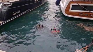 Denizde kaybolan 2 kardeşi arama çalışmaları sürüyor: Acılı baba gözyaşlarına boğuldu