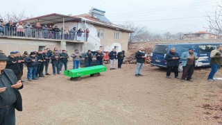 Denizlide boş arazide bulunan yaşlı kadının kemikleri toprağa verildi