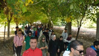 Depremzede öğretmenler doğa yürüyüşünde bir araya geldi