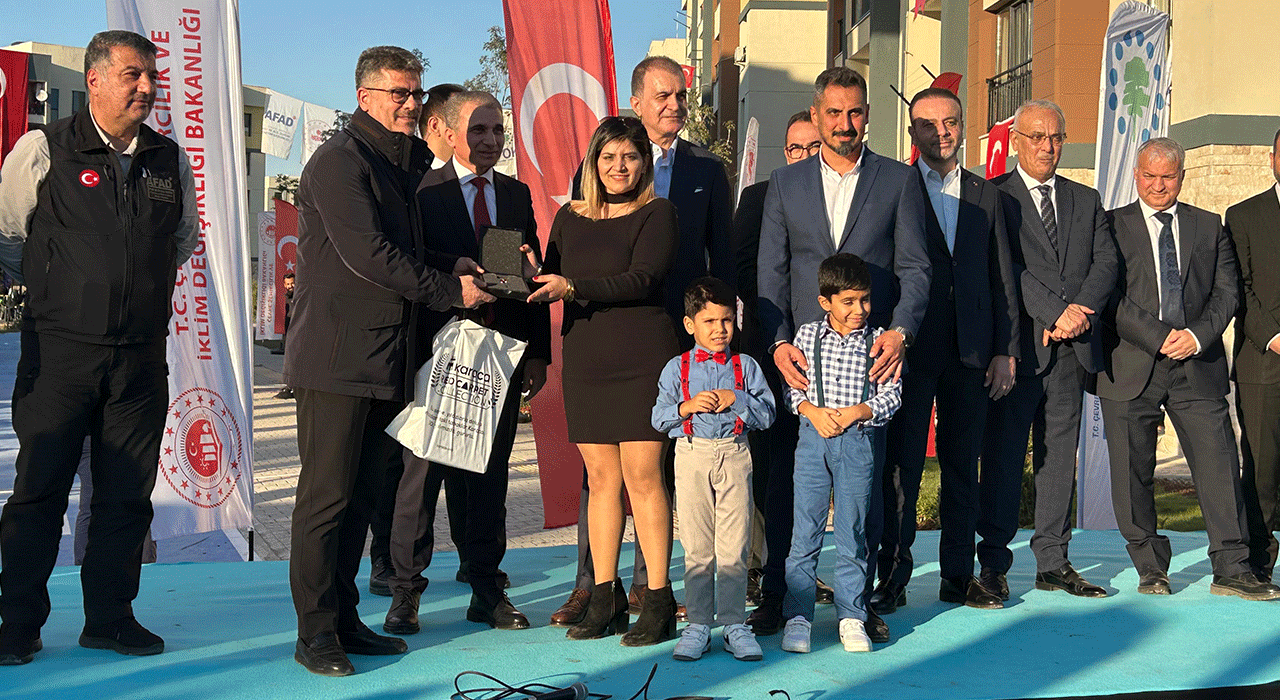 Depremzedelere Yeni Konutlarının Anahtarları Teslim Edildi