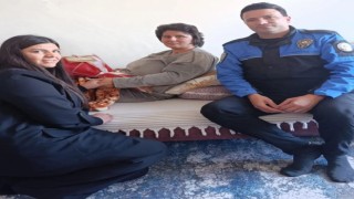 Depremzedeye hemşireye anlamlı ziyaret