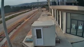 Dikkatsiz kamyoncular, kafa kafaya çarpıştı