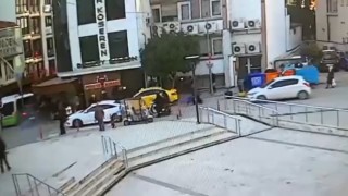 Direğin yayaların üzerine devrildiği kaza kamerada