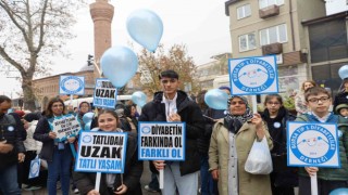 Diyabete dikkat çekmek için mavi balonlar gökyüzüne bırakıldı