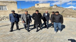 Diyadin köy yolları çamurdan kurtuluyor