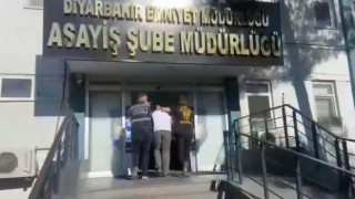 Diyarbakırda borcu olan şahsın akrabalarının iş yerini kurşunladılar