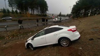 Diyarbakırda hasta ziyaretine giden arkadaşlar kaza yaptı: 3