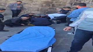 Diyarbakırda tarihi surlardan düşen kadın hayatını kaybetti