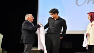 Doktor adayları beyaz önlüklerini giydi