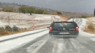 Dolu yağışı yolu beyaza bürüdü