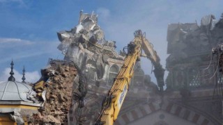 Domaniçte Sultan Alaaddin Camii yıkıldı, minare koruma altına alındı