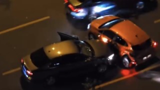 Düğün konvoyundaki kaza anı kameralara yansıdı