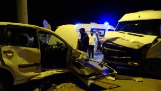 ‘Dur tabelasına uymayan araç minibüsle çarpıştı: 3 yaralı