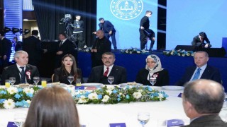 Ebru öğretmen yılın öğretmeni seçilerek Eskişehiri gururlandırdı