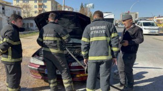 Edirnede alev alan otomobilini gözyaşlarıyla izlediler