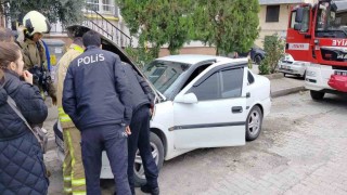 Edremitte otomobilin altındaki dumanı gören araç yanıyor diye itfaiyeyi aradı