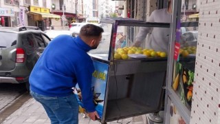 Efelerde kaldırımlar işgalden arındırılıyor