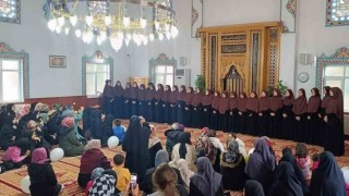 Eğitimlerini tamamlayan 27 kız öğrenci hafız oldu