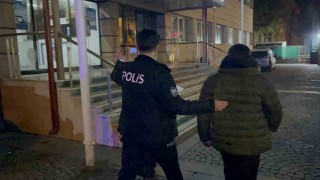Ehliyet sınavına elektronik kopya düzeneği ile girmek isterken yakalandı