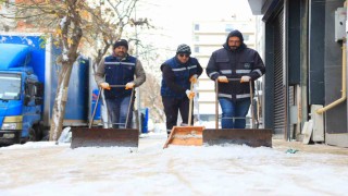 Elazığ Belediyesi, şehrin dört bir yanında karla mücadele çalışması yürütüyor