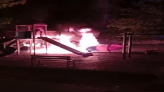 Elazığda çocuk parkı alev alev yandı