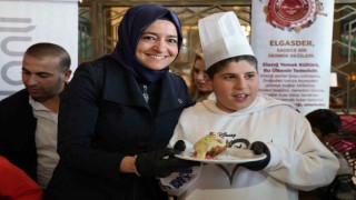 Elazığda engelli çocuklar pasta süsledi
