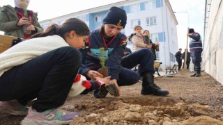 Elazığda jandarmadan Çocuk Hakları Gününde örnek davranış