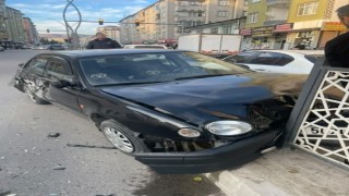 Elazığda kamyon ile otomobil çarpıştı