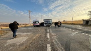 Elazığda otobüs ile kamyonet çarpıştı: 4 yaralı