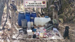 Elazığda teröristlere ait 2 sığınak imha edildi