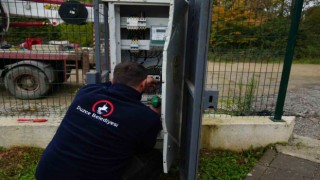 Elektrik panosunu parçaladılar