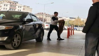 Elini makineye kaptıran işçinin parmağı koptu