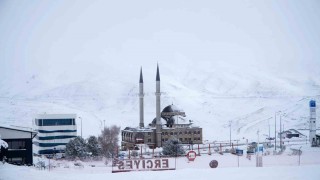 Erciyeste kar kalınlığı 50 santimi buldu, hazırlıklar hızlandı