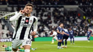 Ernest Muçi gollerine devam ediyor
