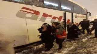 Erzincanda kar ve tipide mahsur kalanlara ulaşmak için ekipler seferber olundu